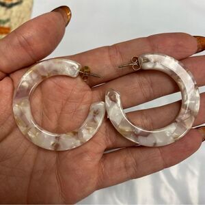 Madewell acrylic resin pink tortoise hoops boho quiet luxury